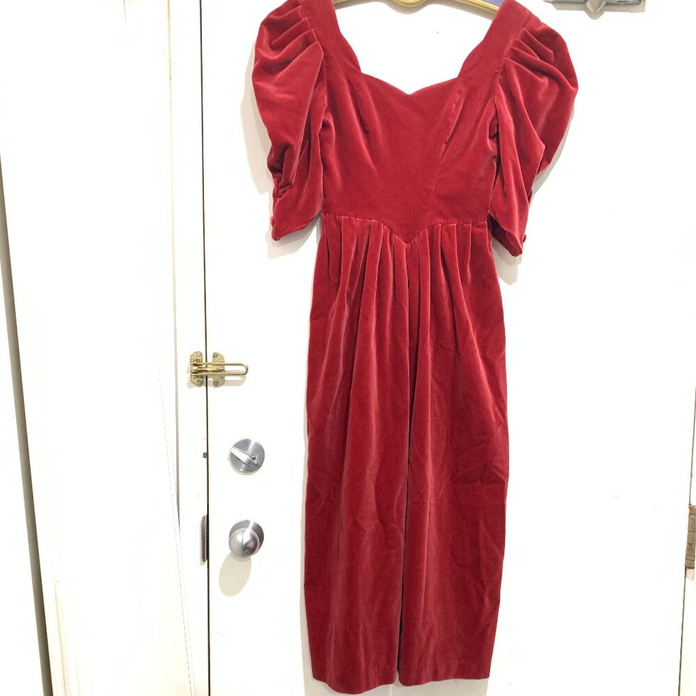VINTAGE LAURA ASHLEY MADE IN GREAT BRITAIN VELVET DRESSES SIZE 6
